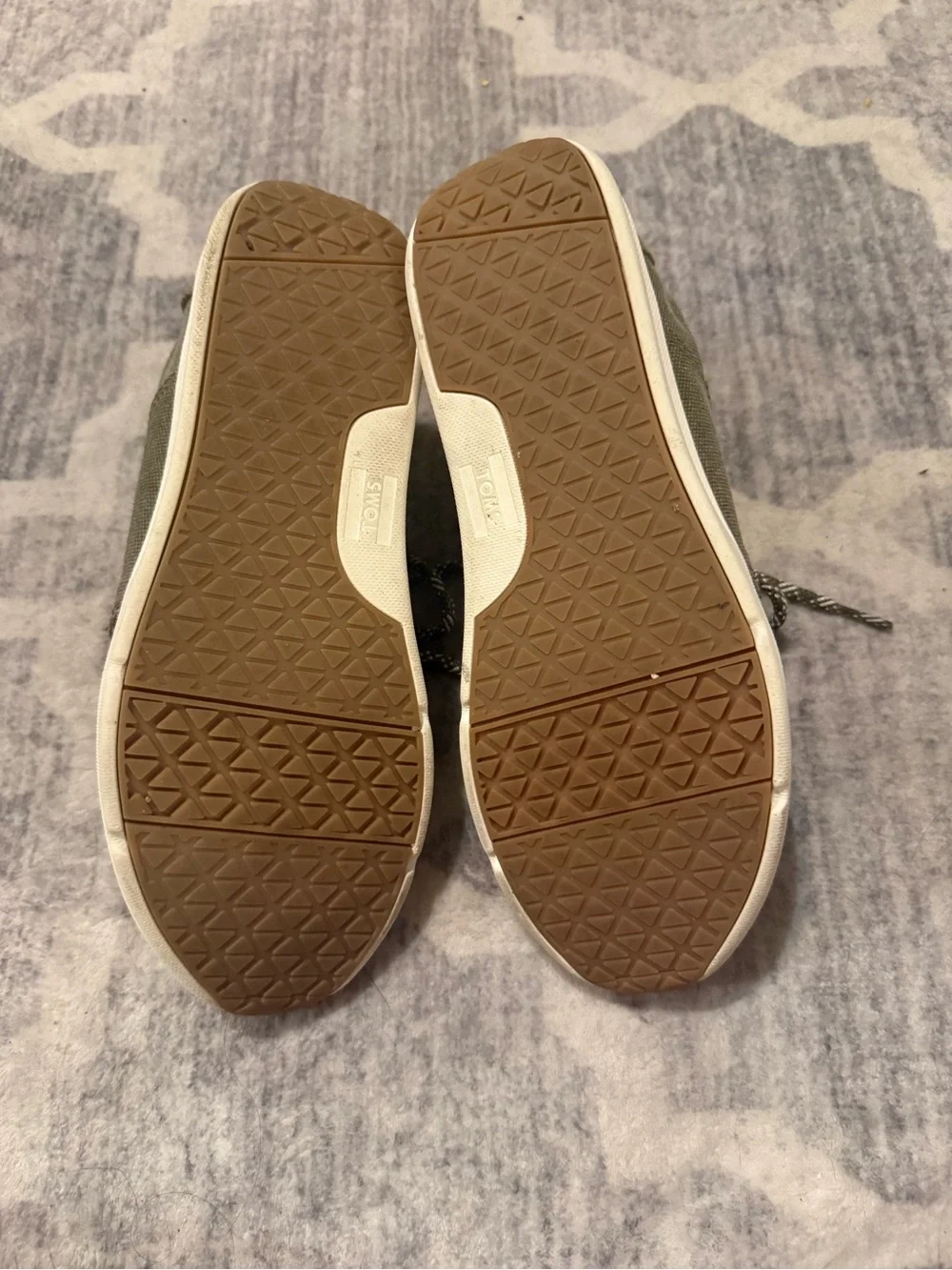 Toms casual low